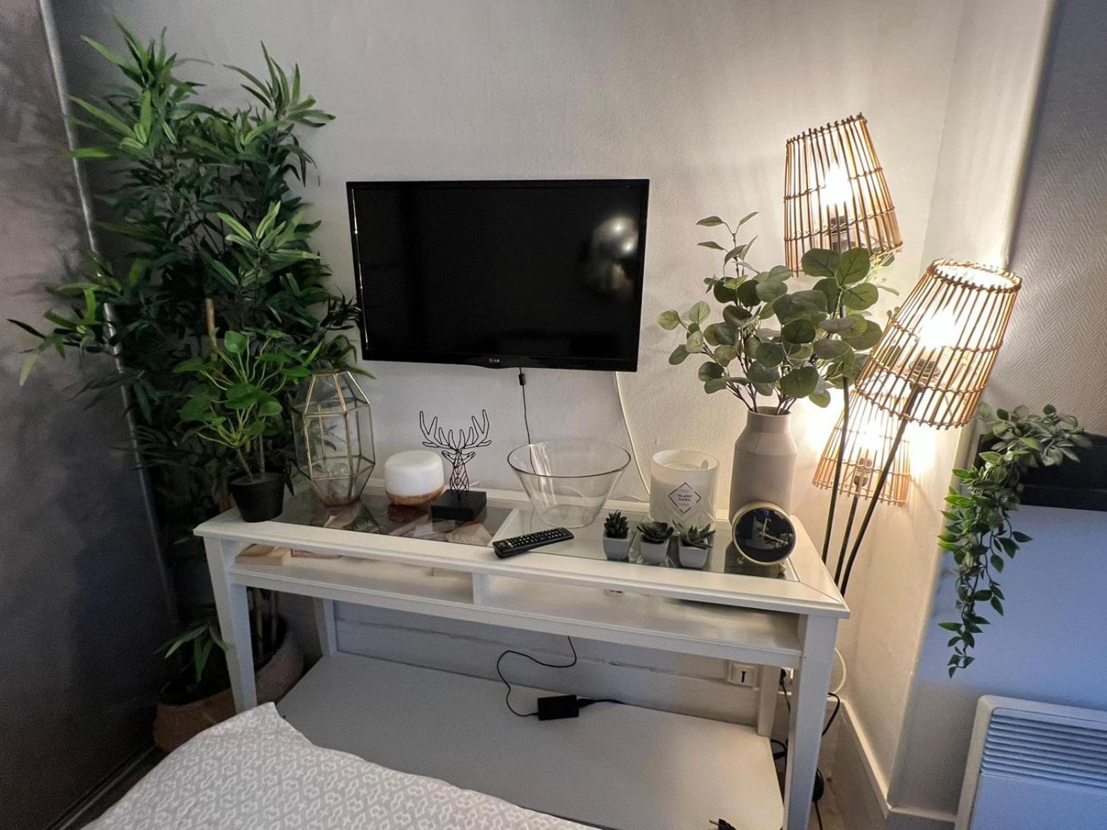 Studio Moderne Au Coeur De Paris Batignolles Экстерьер фото